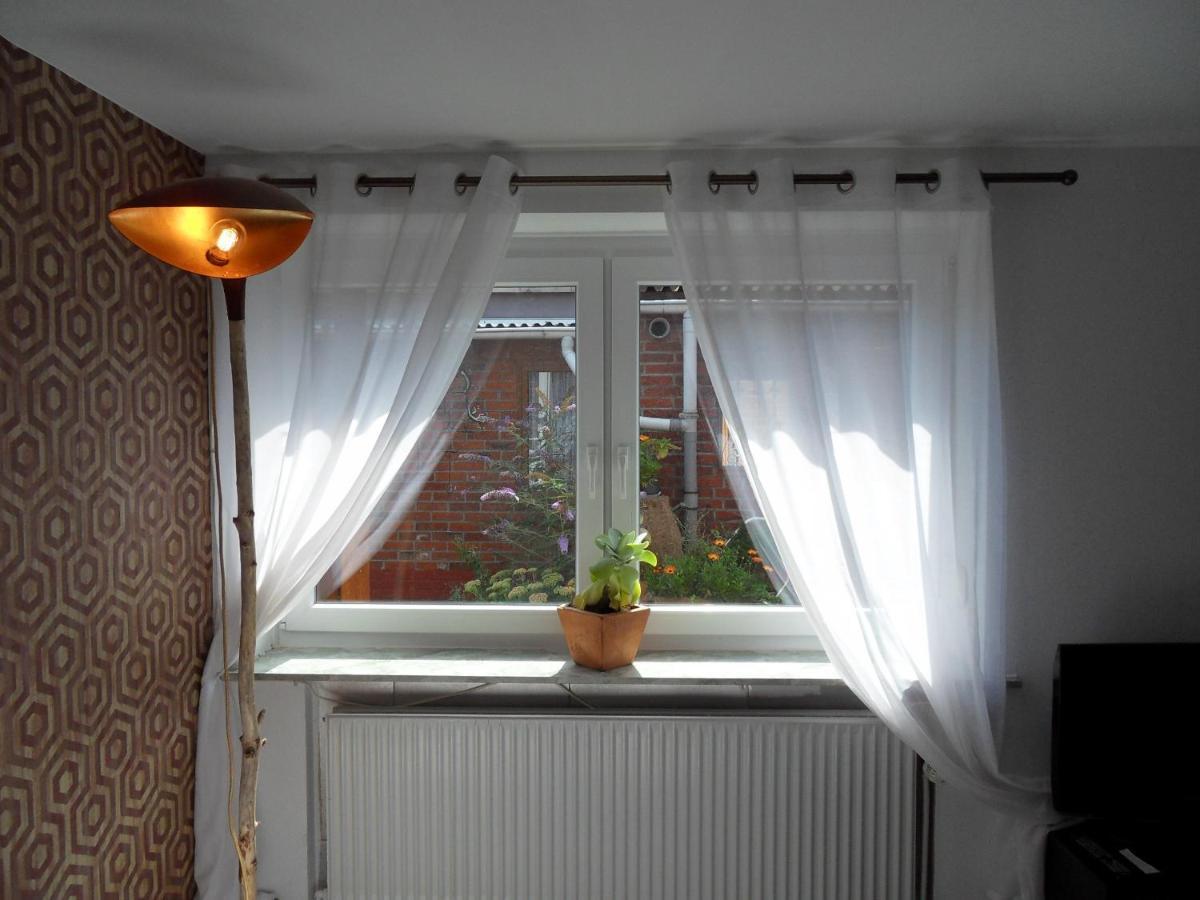Privartzimmer 'Ausfahrt Freihalten' Husum  Extérieur photo