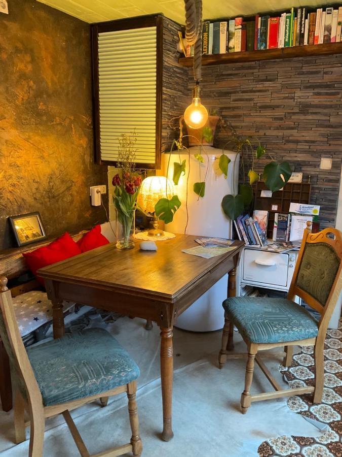 Privartzimmer 'Ausfahrt Freihalten' Husum  Extérieur photo