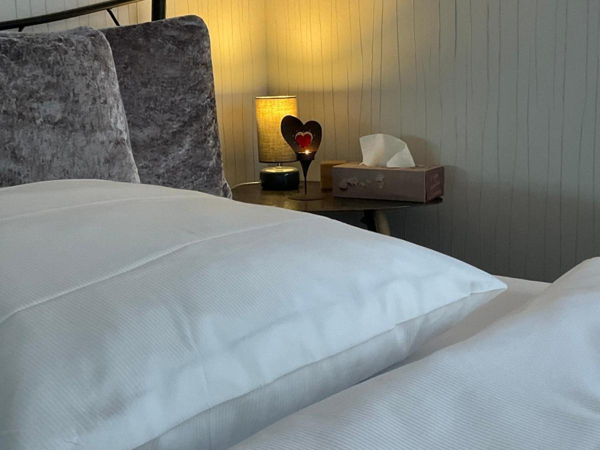 Privartzimmer 'Ausfahrt Freihalten' Husum  Extérieur photo
