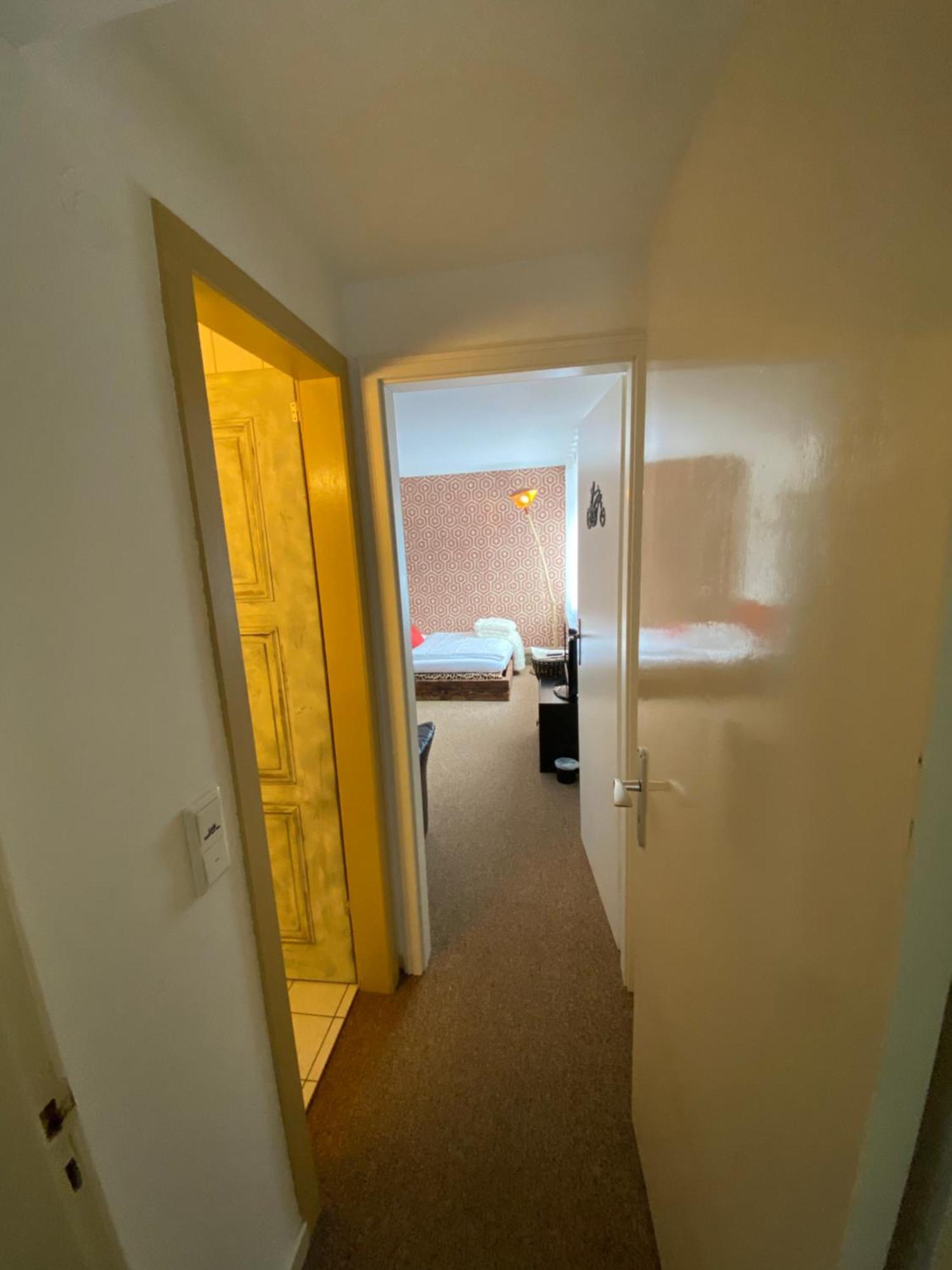 Privartzimmer 'Ausfahrt Freihalten' Husum  Extérieur photo