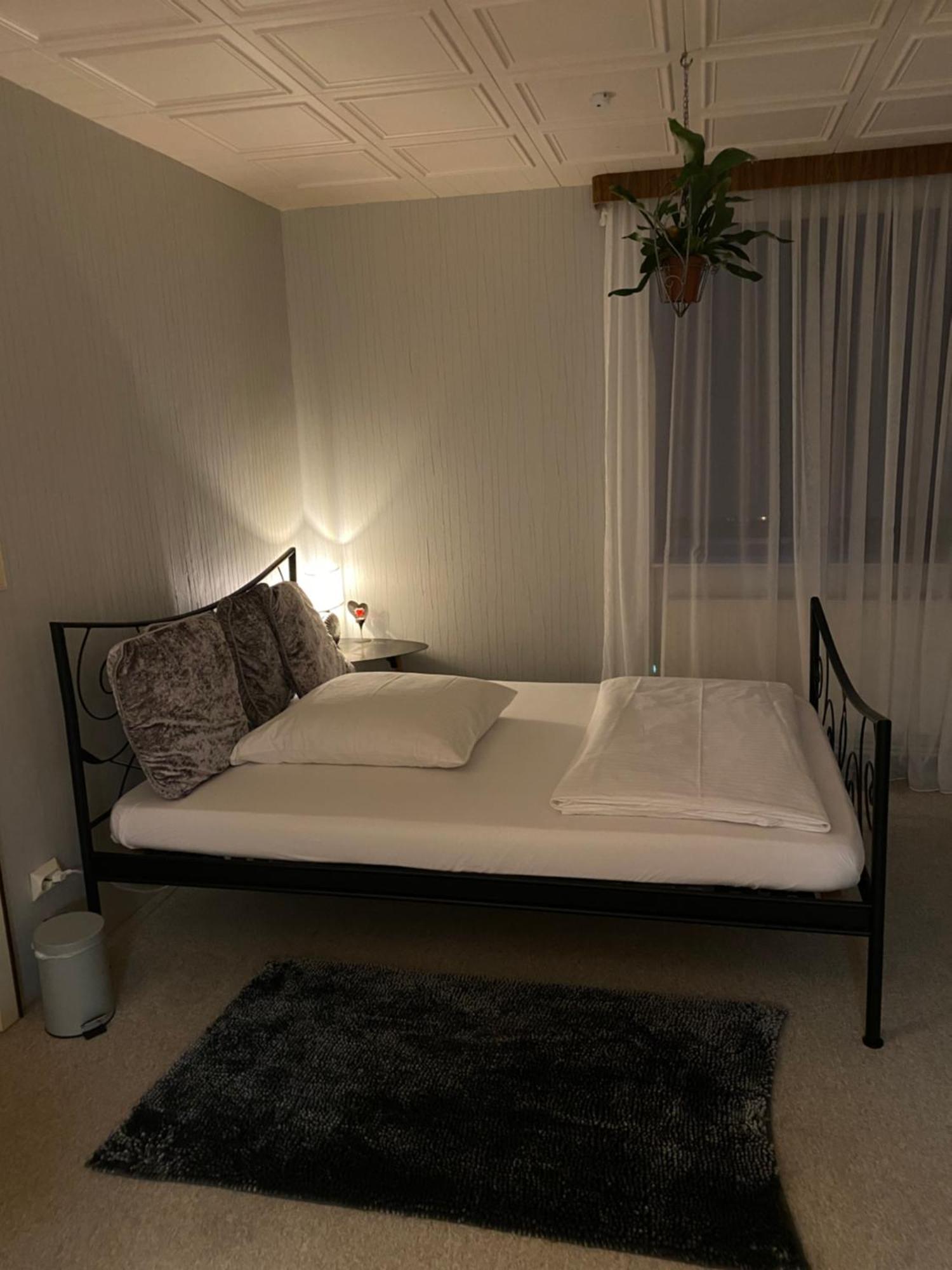 Privartzimmer 'Ausfahrt Freihalten' Husum  Extérieur photo