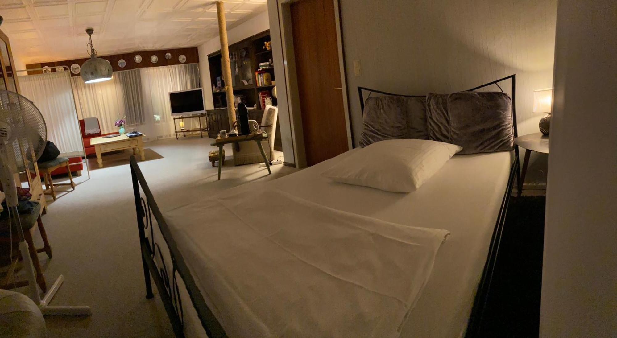 Privartzimmer 'Ausfahrt Freihalten' Husum  Extérieur photo