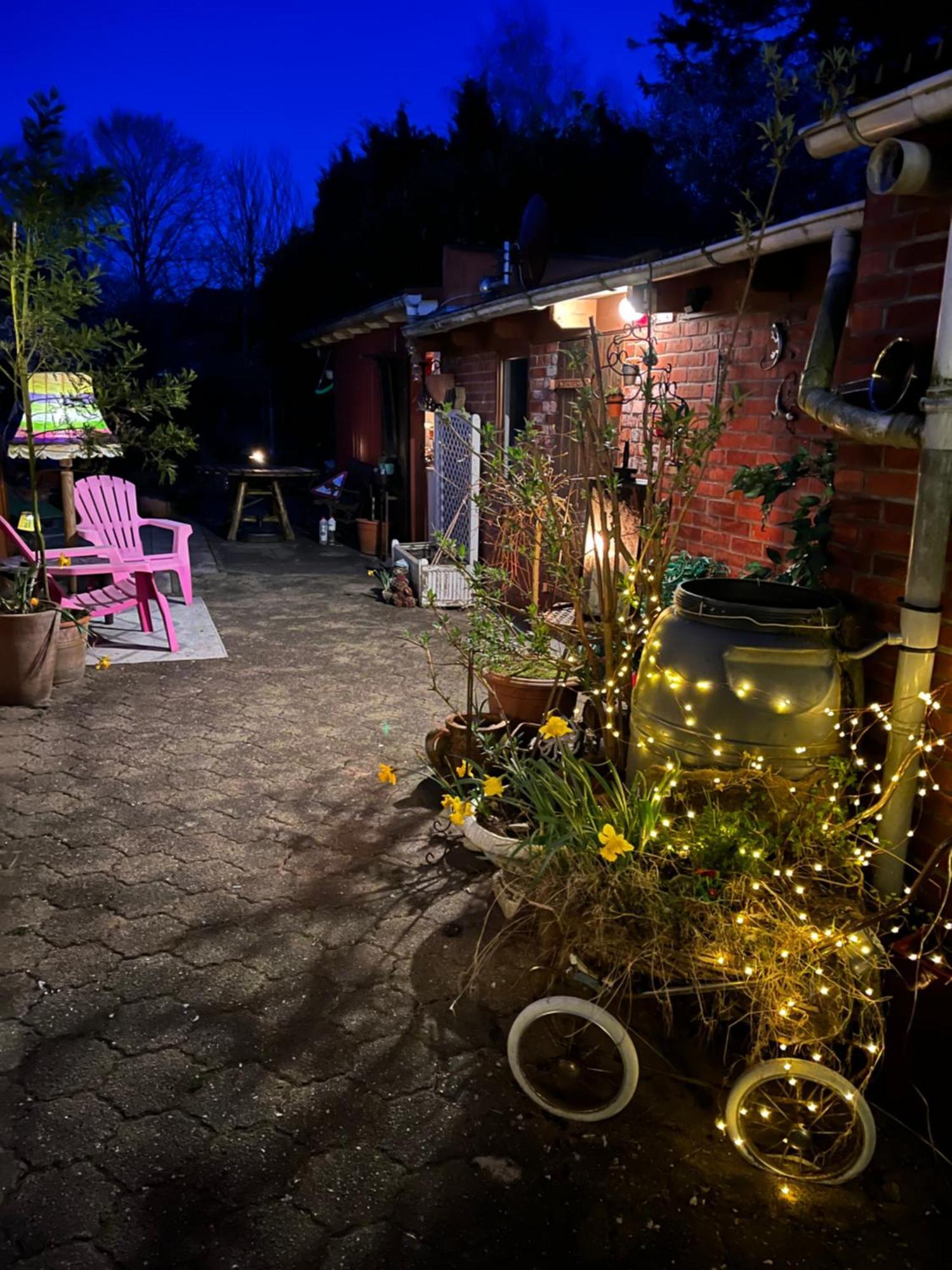 Privartzimmer 'Ausfahrt Freihalten' Husum  Extérieur photo
